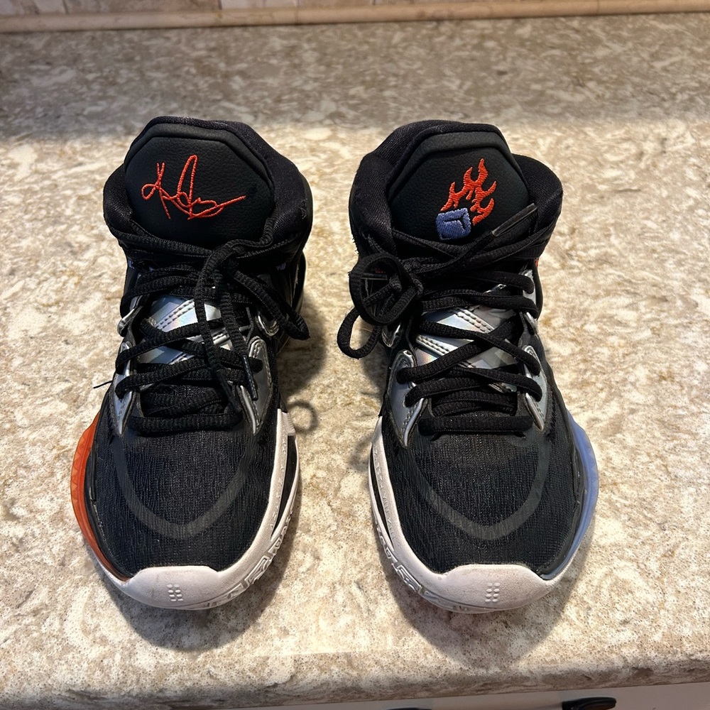 Nike Kyrie 8- big kids